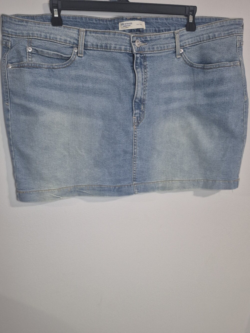 LEVI STAUSS Womens  size 24 Light Wash Denim Mini Skirt